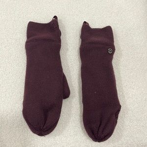 Lululemon Sherpa lined mittens